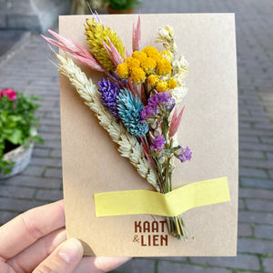 Wenskaart met droogbloemen - lente